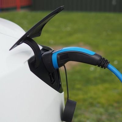 つなぎ留められた11kW標準的なコネクターを満たす3段階のタイプ2ケーブル16A EV