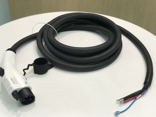 購入 SAE J1772のタイプ1 EV充満は40A 250V ULの証明米国の標準的なタイプ1 EV Charginngのプラグをケーブルで通信する オンライン製造